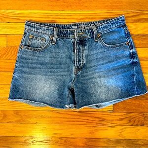 Gap EUC Vintage Cut Off Short Sz 6 / 28 Medium Wash
